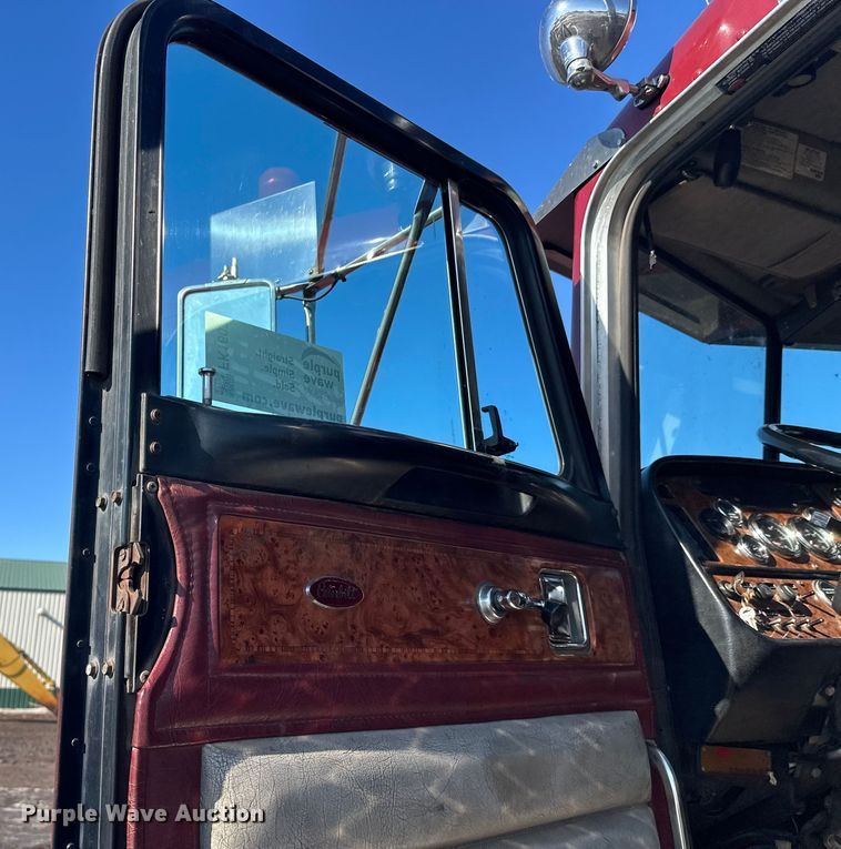 image for item FK1607 2003 Peterbilt 379 semi truck