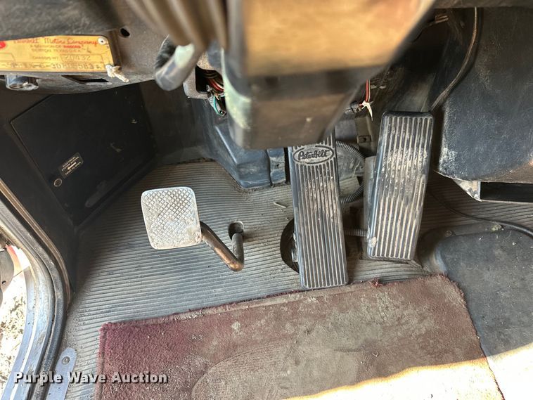 image for item FK1607 2003 Peterbilt 379 semi truck