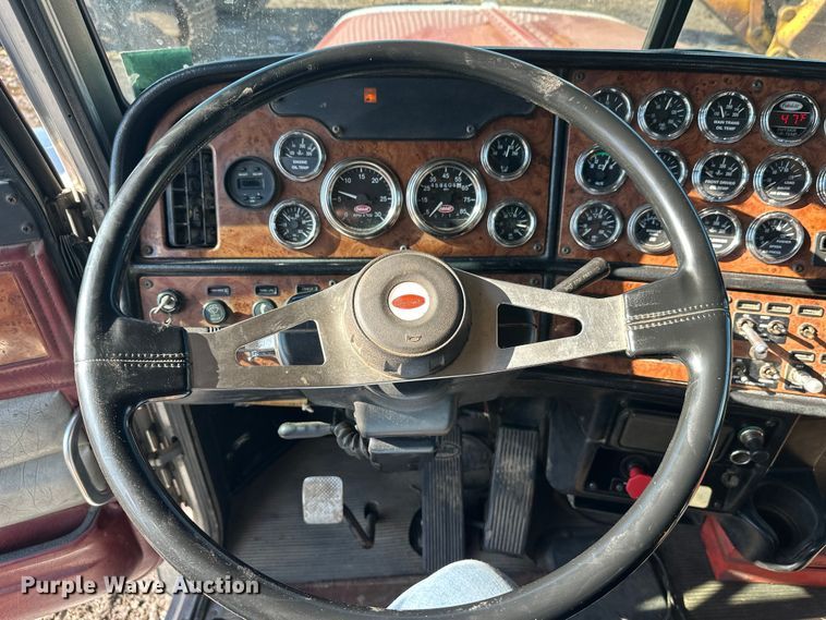 image for item FK1607 2003 Peterbilt 379 semi truck