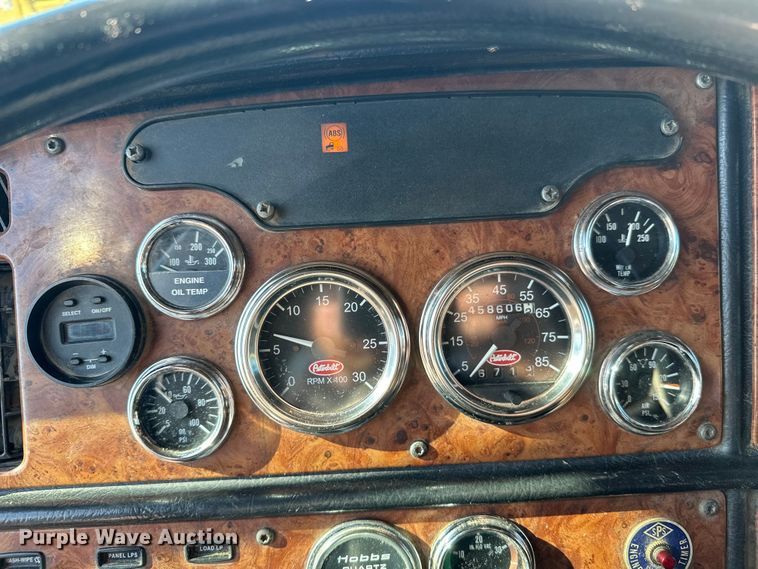 image for item FK1607 2003 Peterbilt 379 semi truck