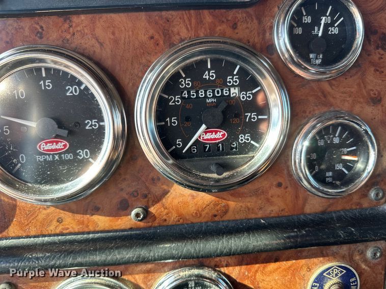 image for item FK1607 2003 Peterbilt 379 semi truck