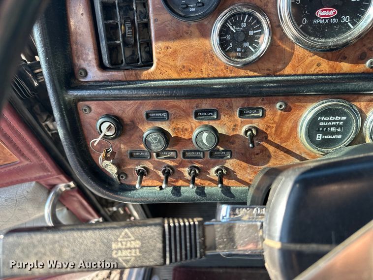 image for item FK1607 2003 Peterbilt 379 semi truck