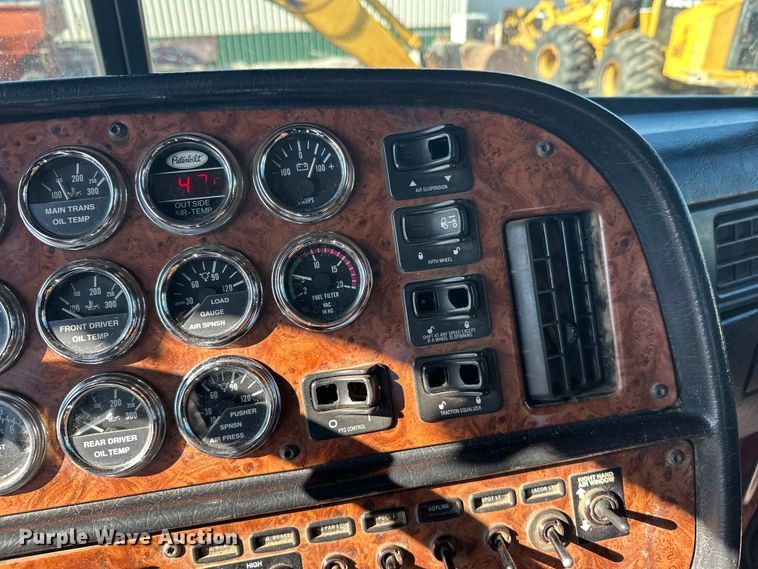 image for item FK1607 2003 Peterbilt 379 semi truck