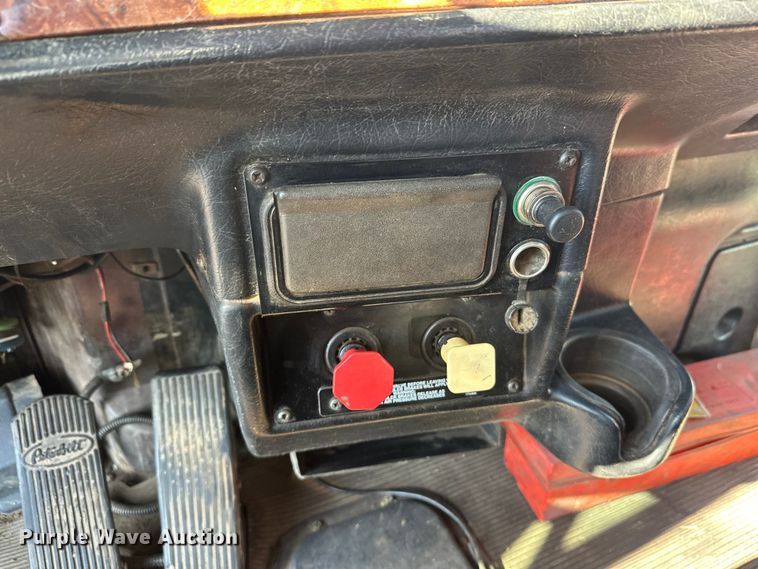 image for item FK1607 2003 Peterbilt 379 semi truck