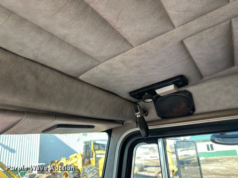 image for item FK1607 2003 Peterbilt 379 semi truck