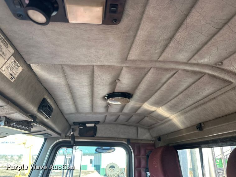 image for item FK1607 2003 Peterbilt 379 semi truck