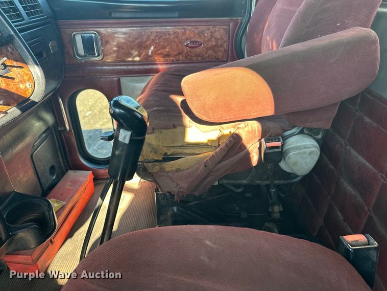 image for item FK1607 2003 Peterbilt 379 semi truck