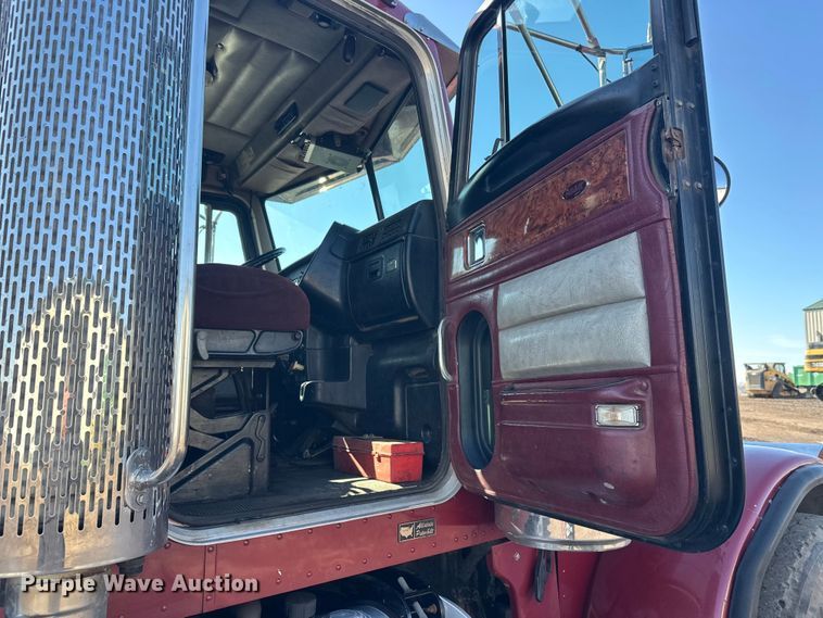 image for item FK1607 2003 Peterbilt 379 semi truck