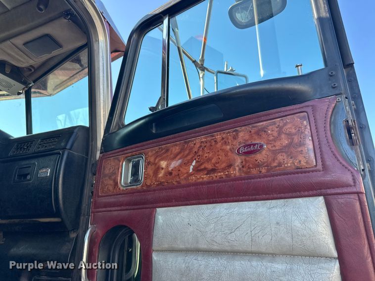 image for item FK1607 2003 Peterbilt 379 semi truck
