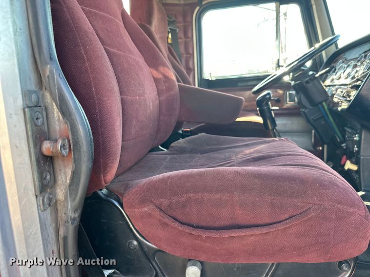 image for item FK1607 2003 Peterbilt 379 semi truck