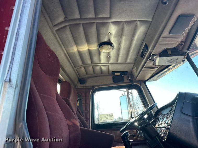 image for item FK1607 2003 Peterbilt 379 semi truck