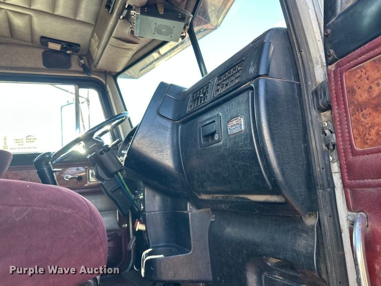 image for item FK1607 2003 Peterbilt 379 semi truck