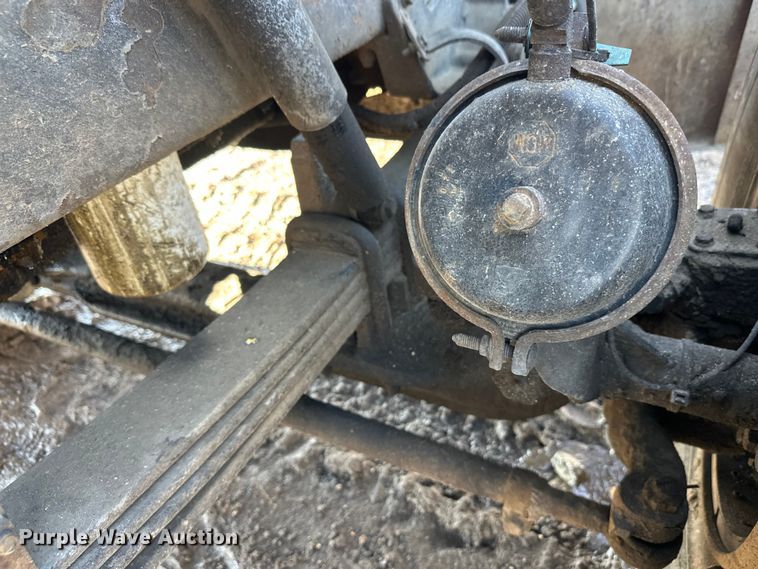 image for item FK1607 2003 Peterbilt 379 semi truck