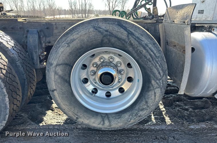 image for item FK1607 2003 Peterbilt 379 semi truck