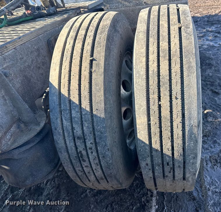 image for item FK1607 2003 Peterbilt 379 semi truck