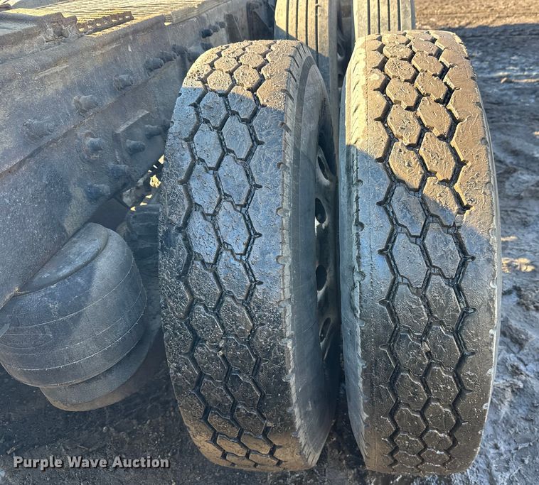 image for item FK1607 2003 Peterbilt 379 semi truck