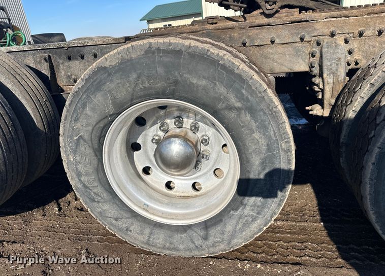 image for item FK1607 2003 Peterbilt 379 semi truck