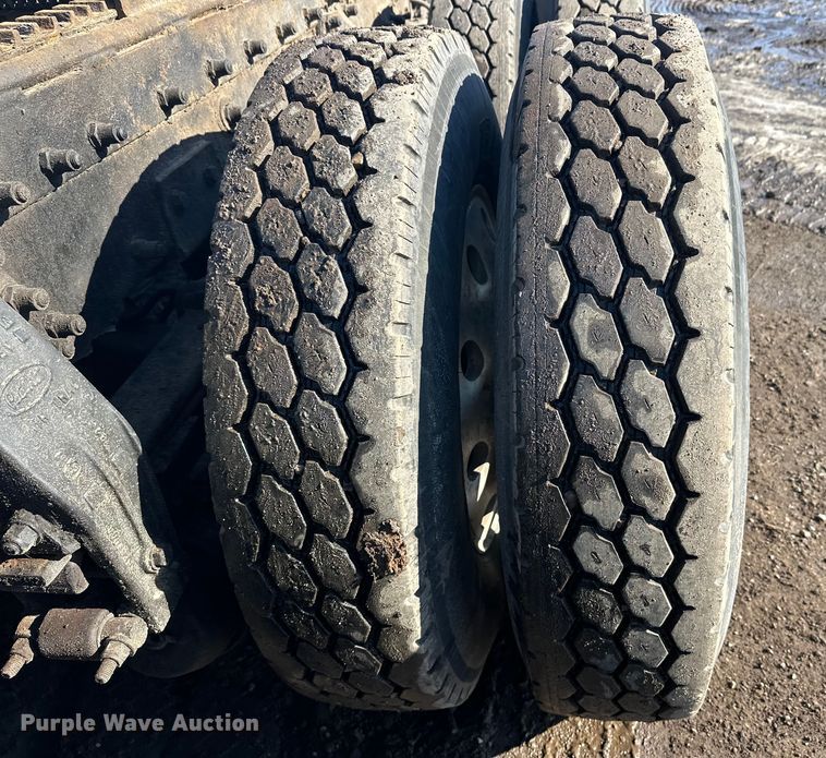 image for item FK1607 2003 Peterbilt 379 semi truck