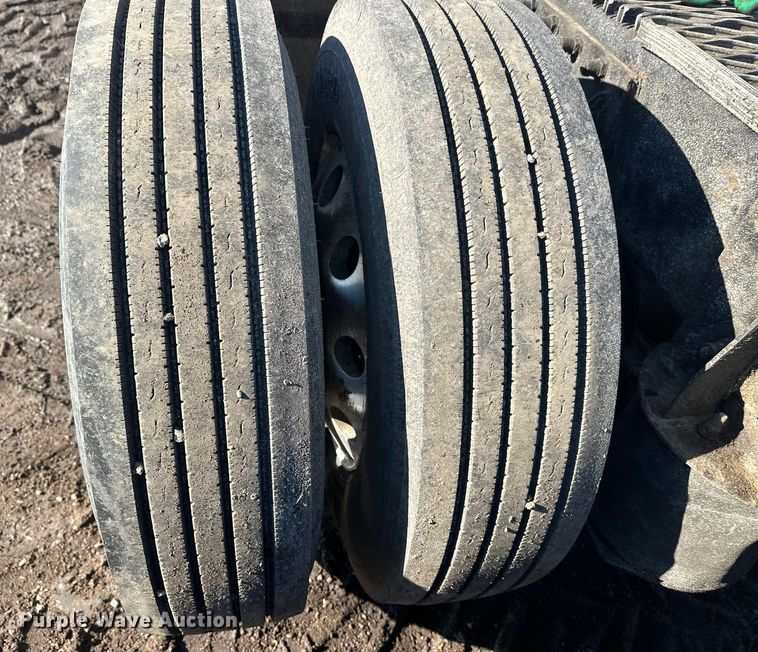 image for item FK1607 2003 Peterbilt 379 semi truck