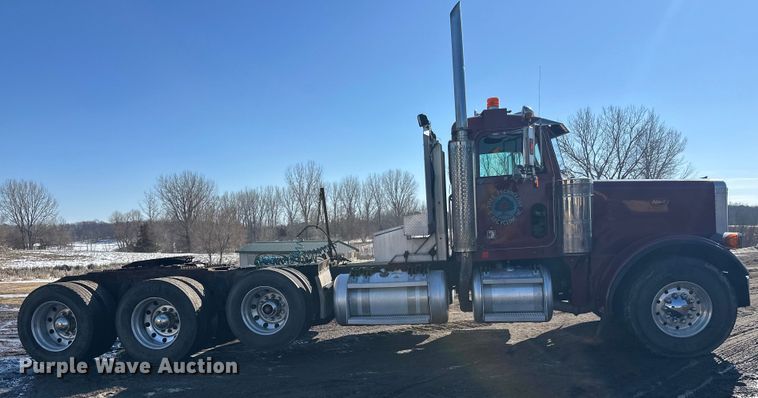 image for item FK1609 2000 Peterbilt 379 semi truck
