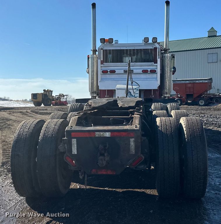 image for item FK1609 2000 Peterbilt 379 semi truck