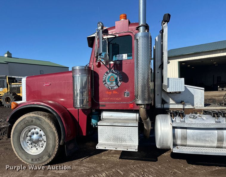 image for item FK1609 2000 Peterbilt 379 semi truck