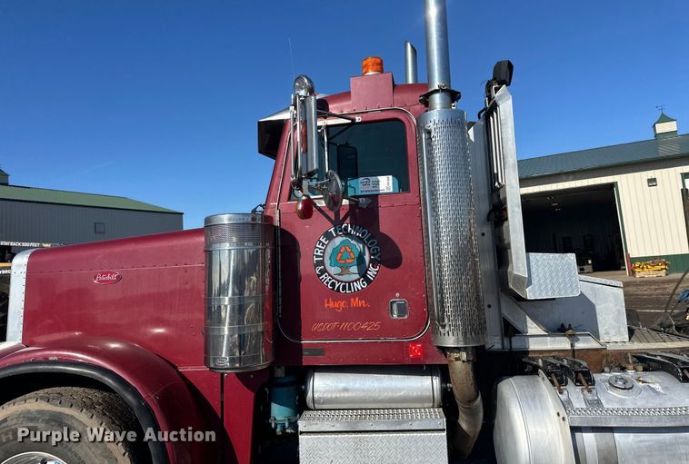 image for item FK1609 2000 Peterbilt 379 semi truck