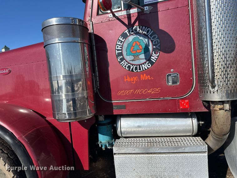 image for item FK1609 2000 Peterbilt 379 semi truck