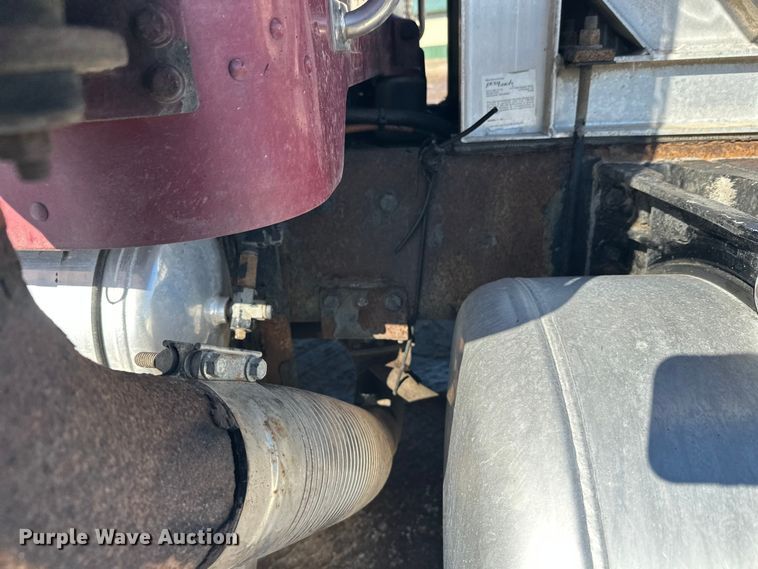 image for item FK1609 2000 Peterbilt 379 semi truck