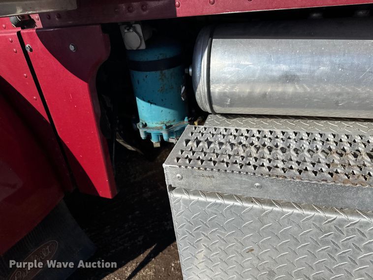 image for item FK1609 2000 Peterbilt 379 semi truck