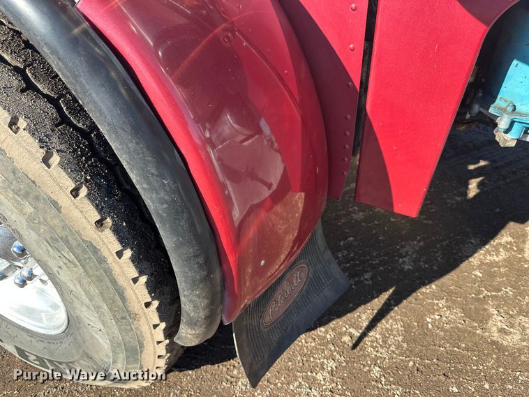 image for item FK1609 2000 Peterbilt 379 semi truck