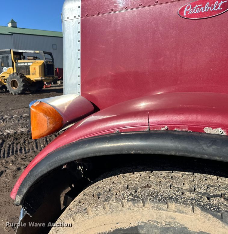 image for item FK1609 2000 Peterbilt 379 semi truck