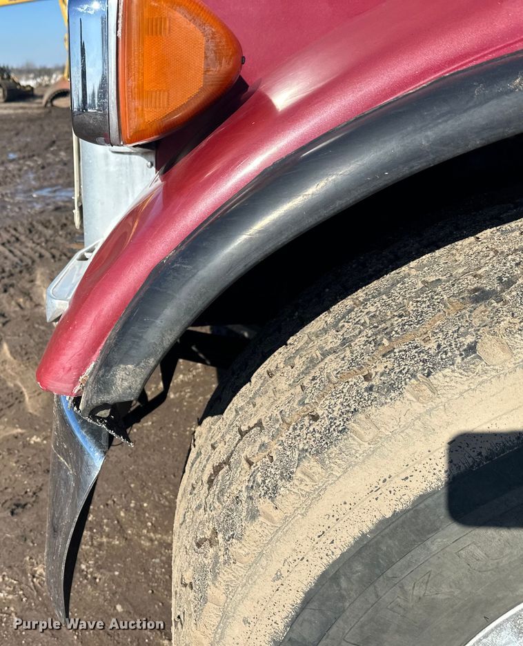 image for item FK1609 2000 Peterbilt 379 semi truck