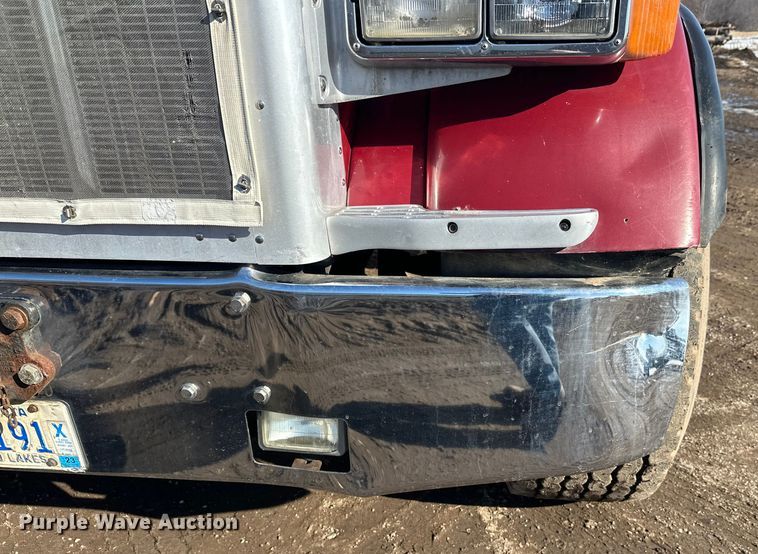 image for item FK1609 2000 Peterbilt 379 semi truck