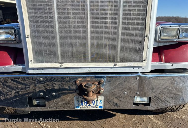 image for item FK1609 2000 Peterbilt 379 semi truck