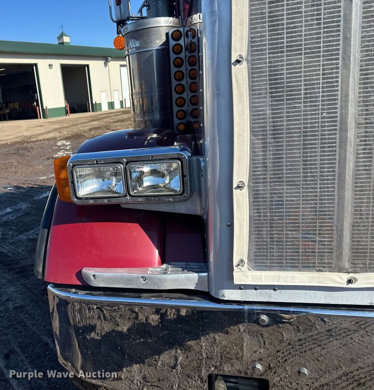 image for item FK1609 2000 Peterbilt 379 semi truck