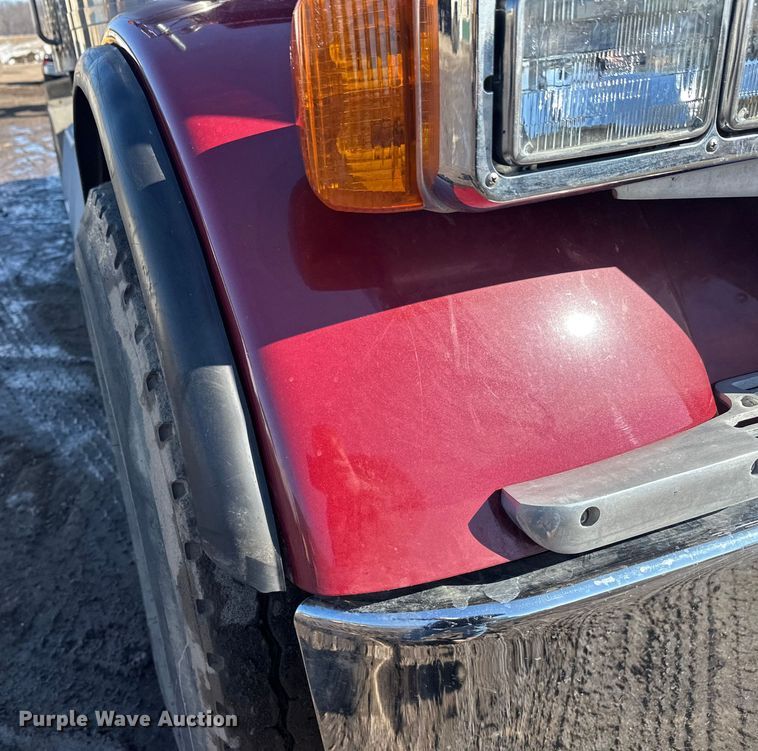 image for item FK1609 2000 Peterbilt 379 semi truck