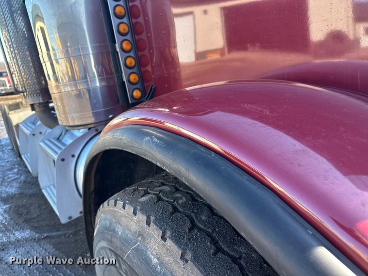 image for item FK1609 2000 Peterbilt 379 semi truck