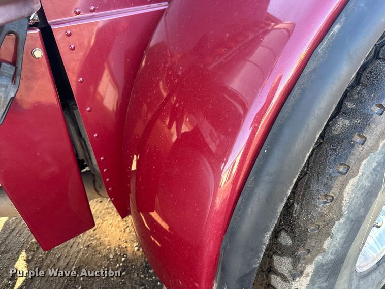 image for item FK1609 2000 Peterbilt 379 semi truck