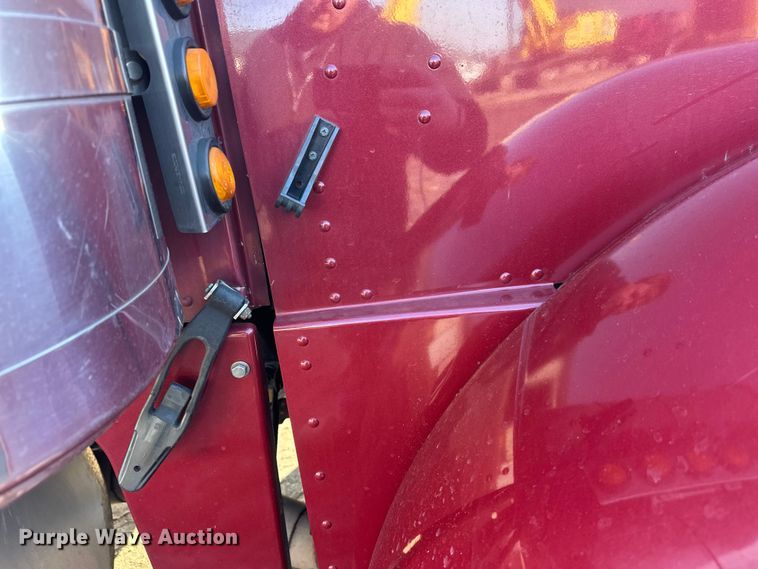 image for item FK1609 2000 Peterbilt 379 semi truck