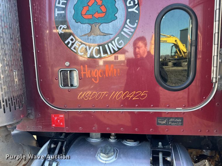 image for item FK1609 2000 Peterbilt 379 semi truck