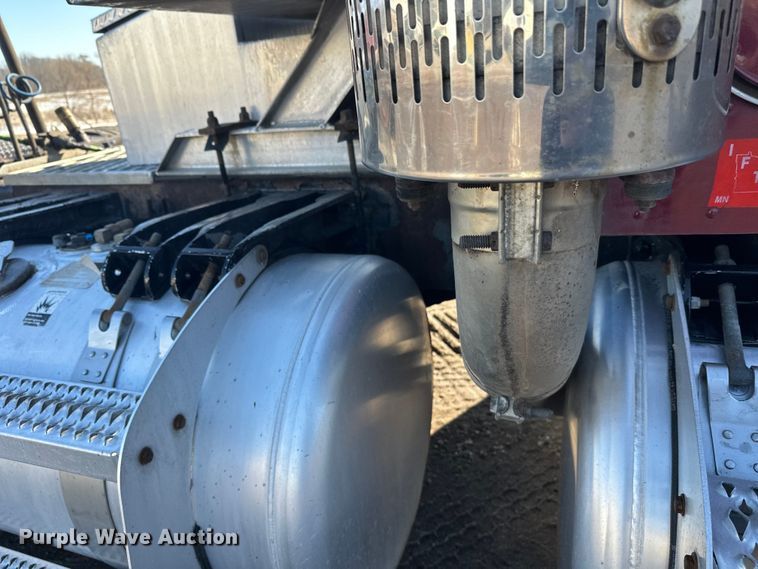 image for item FK1609 2000 Peterbilt 379 semi truck