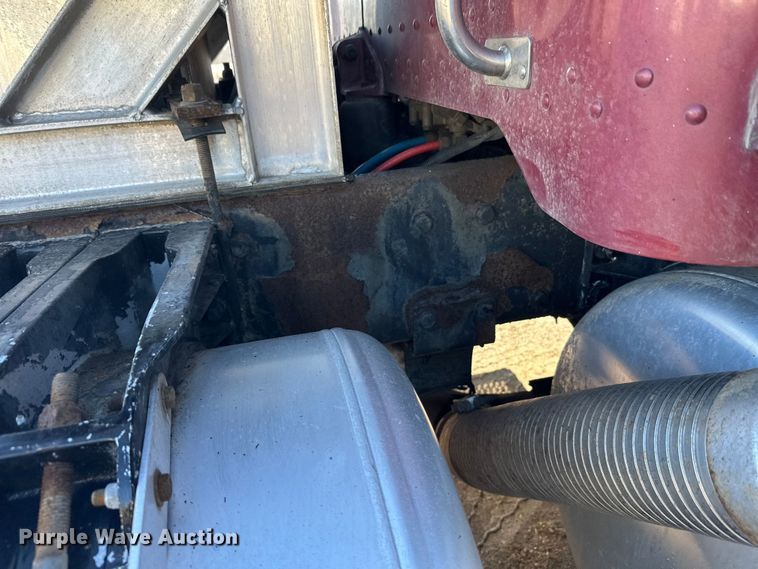 image for item FK1609 2000 Peterbilt 379 semi truck