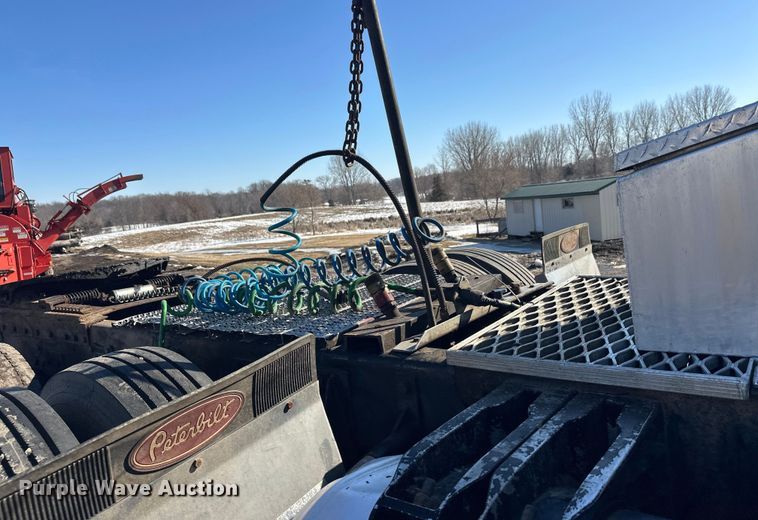 image for item FK1609 2000 Peterbilt 379 semi truck