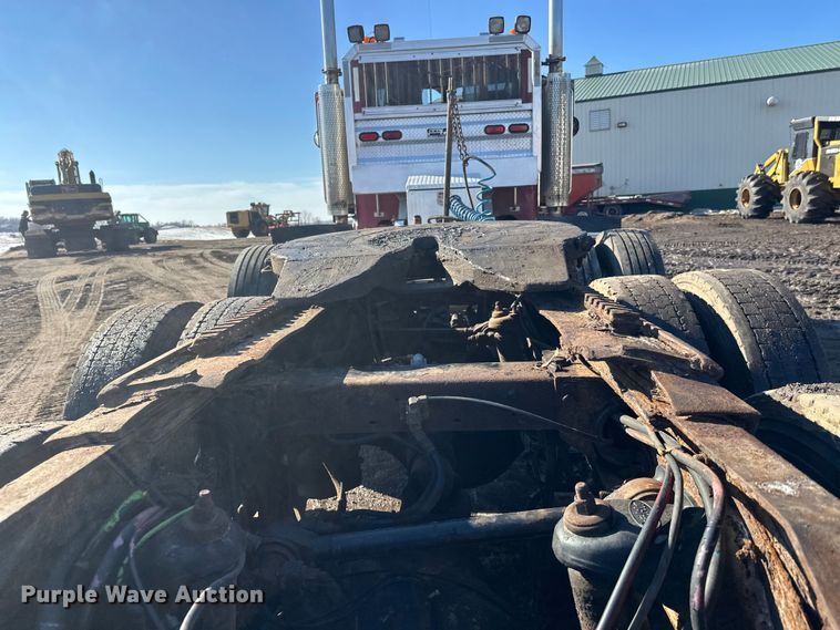 image for item FK1609 2000 Peterbilt 379 semi truck