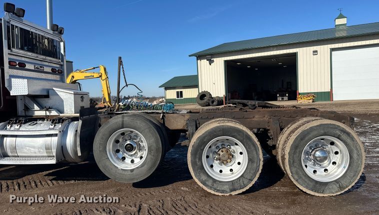 image for item FK1609 2000 Peterbilt 379 semi truck