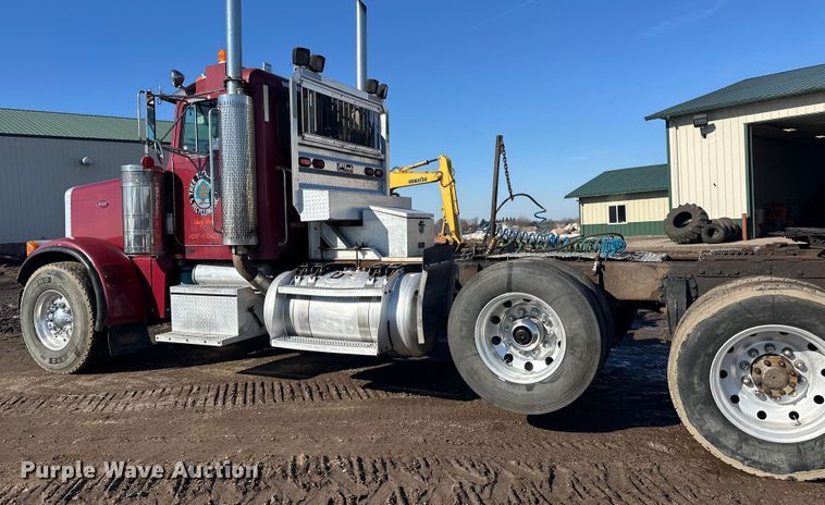 image for item FK1609 2000 Peterbilt 379 semi truck