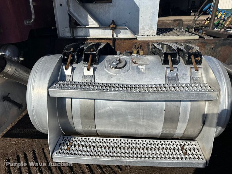 image for item FK1609 2000 Peterbilt 379 semi truck