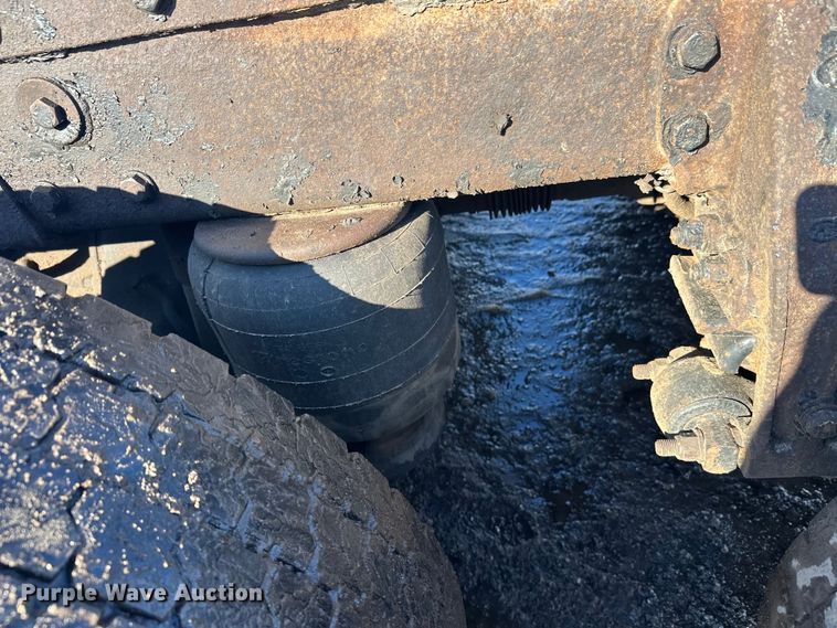 image for item FK1609 2000 Peterbilt 379 semi truck