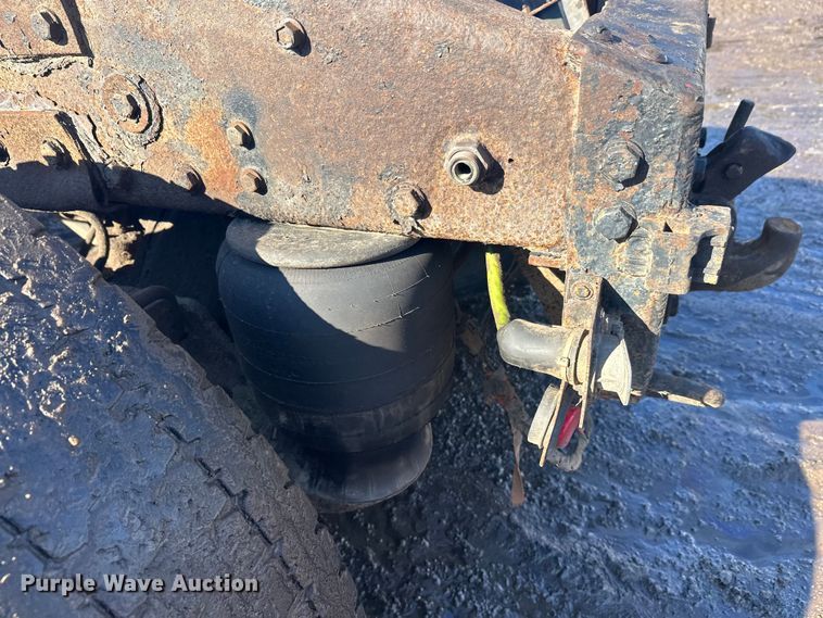 image for item FK1609 2000 Peterbilt 379 semi truck